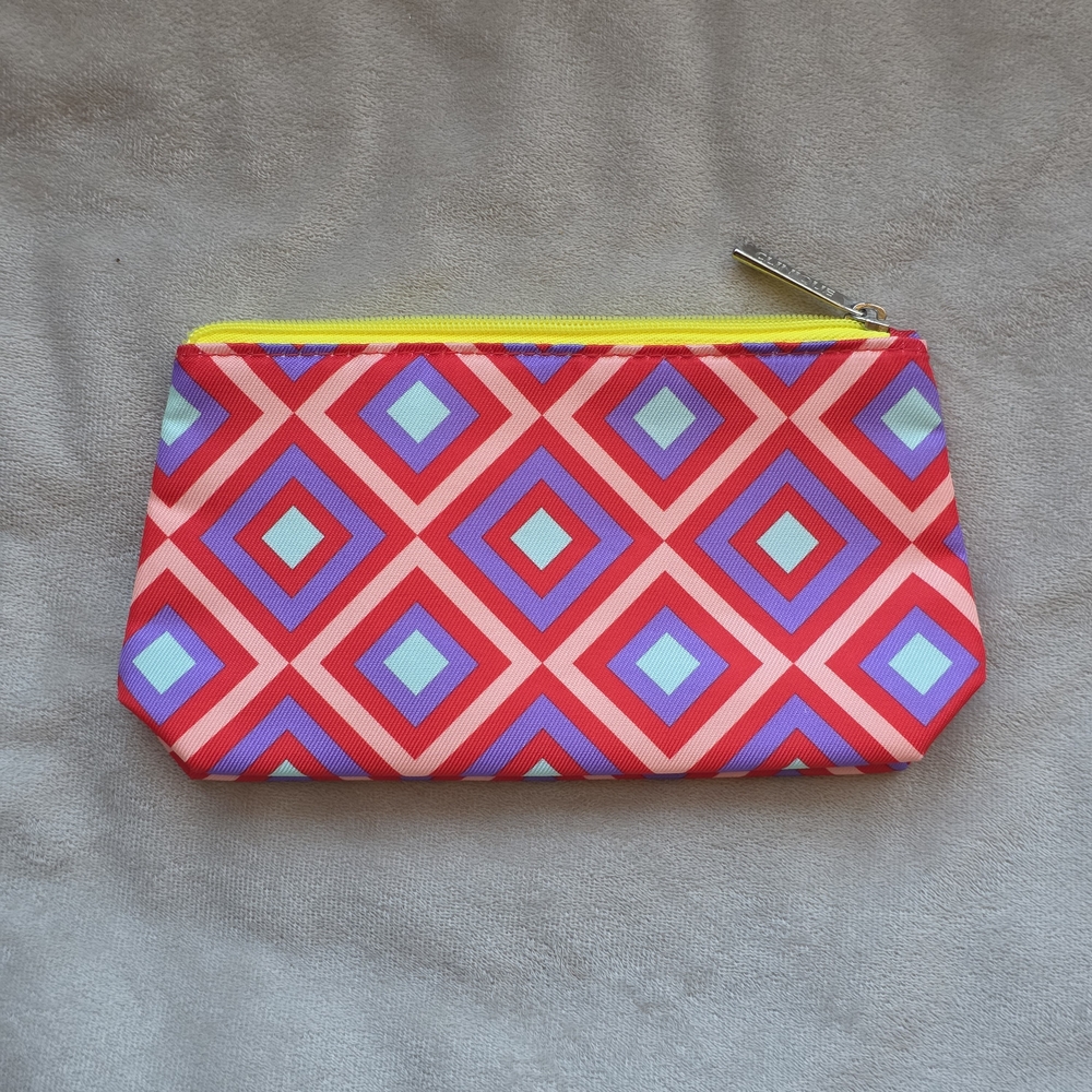 CLINIQUE Geometric Diamond Pattern MakeUp Bag (Small)